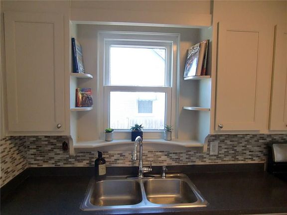 4th image of 4415 Clifford St