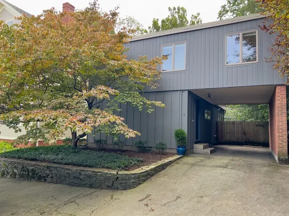 15 Barnes St, Providence, RI 02906