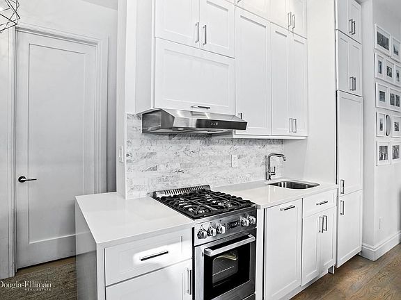3rd image of 66 W 84th St APT 2C