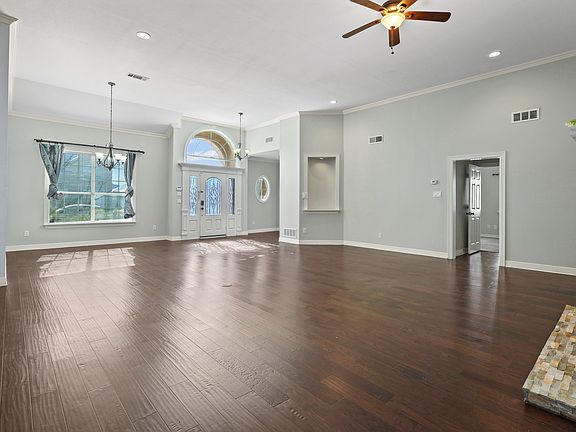 2nd image of 617 Killarney