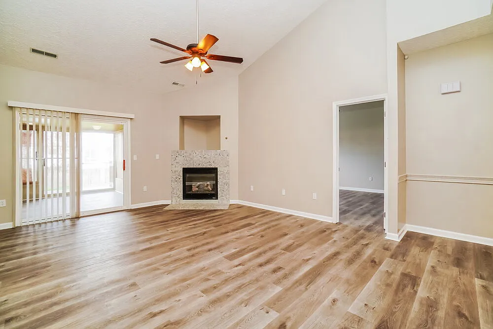 3 bed, 2.0 bath, 1466 sqft, $2,390 — Photo 4