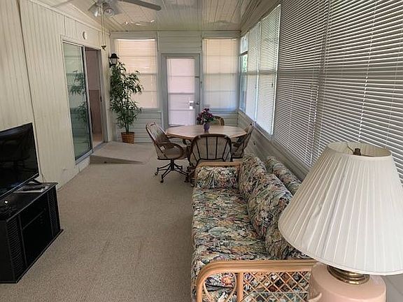 3rd image of 372 Windsor Dr