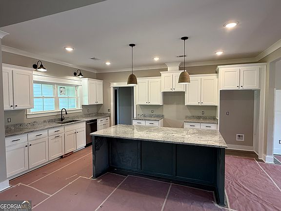 2nd image of 118 Hinterland Trl