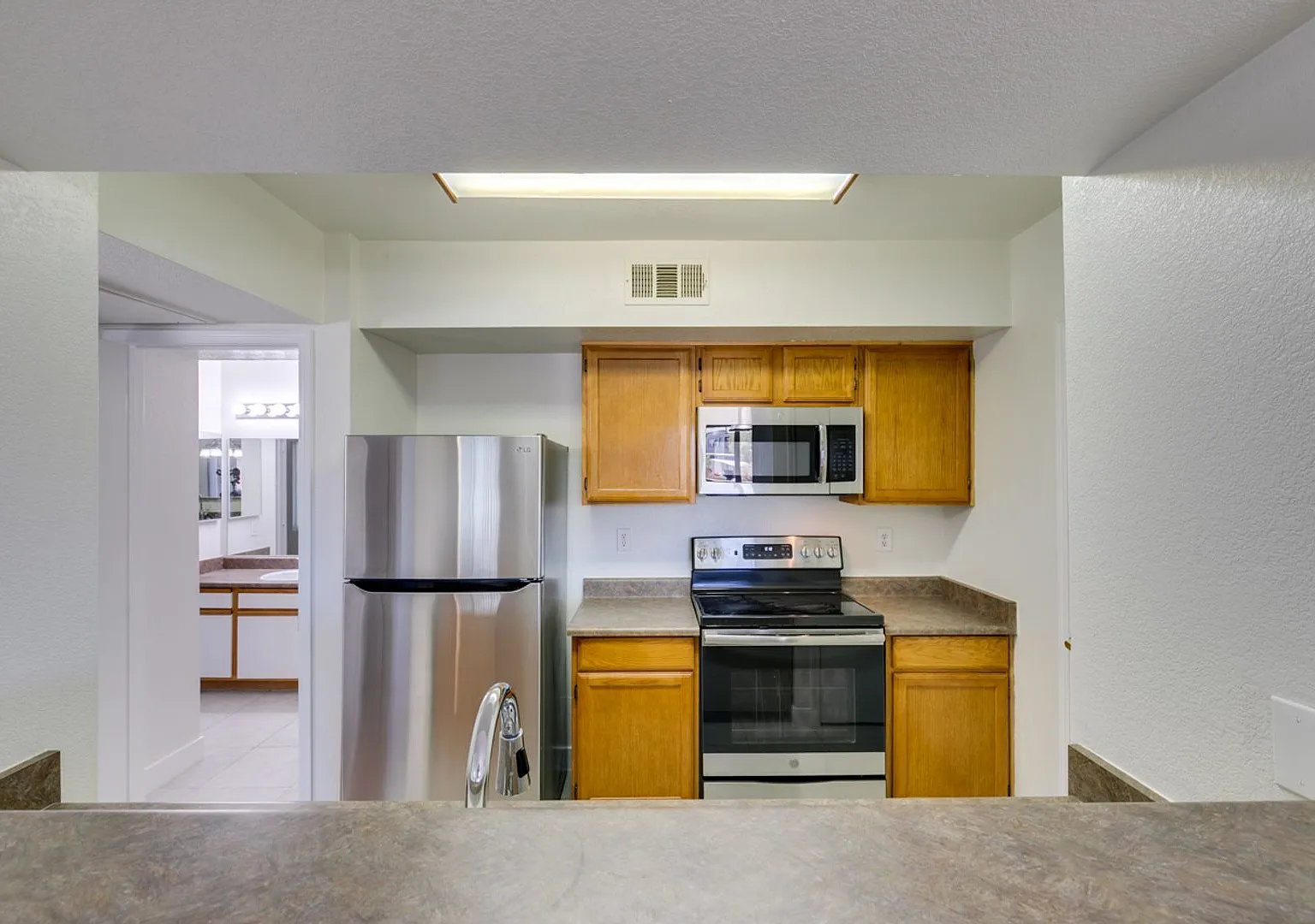 Gorgeous 2 Bedroom Condo In Gated Community With A Community Pool,Spa, Fitness Center* — Photo 1