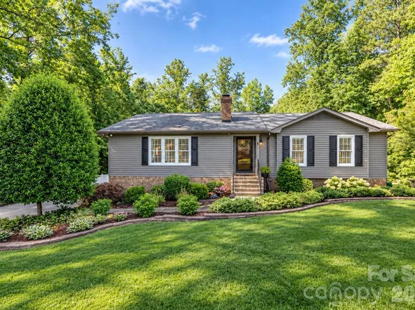 1118 Ford Dr, Lowell, NC 28098