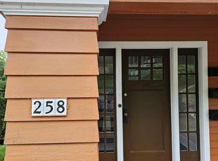 258 Commercial St, Astoria, OR 97103