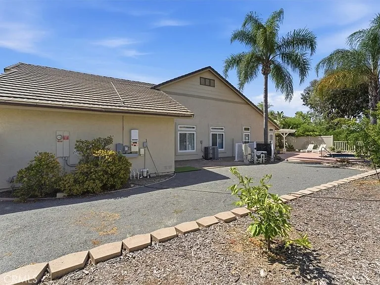 2749 Silver Oak Pl — Photo 39