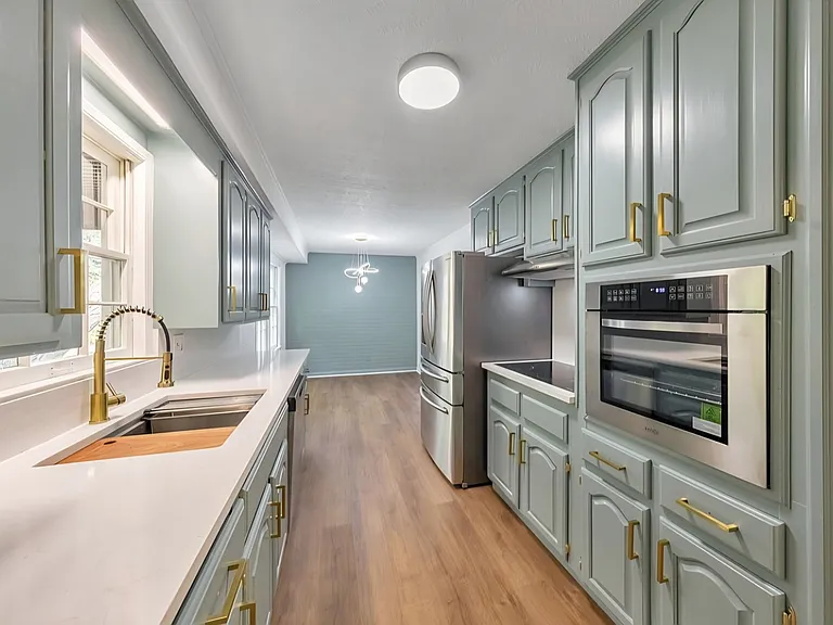 1920 Mozelle Dr — Photo 3