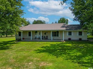 15990 N Squire Ln, Mount Vernon, IL 62864