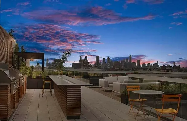 Rented by EXR | media 10