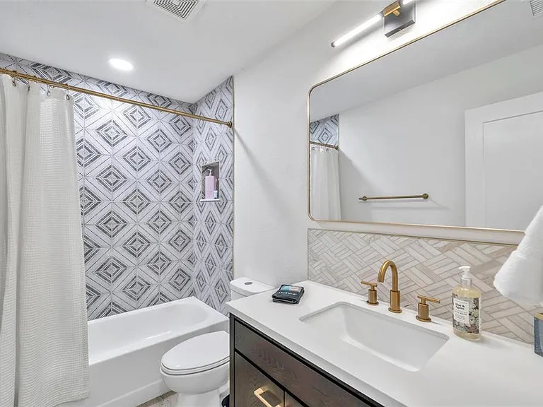 2310 Mary Sue St — Photo 25