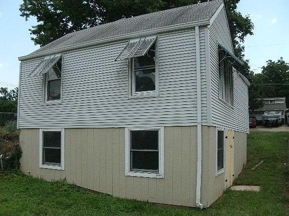 3rd image of 8013 Lakewood Ave
