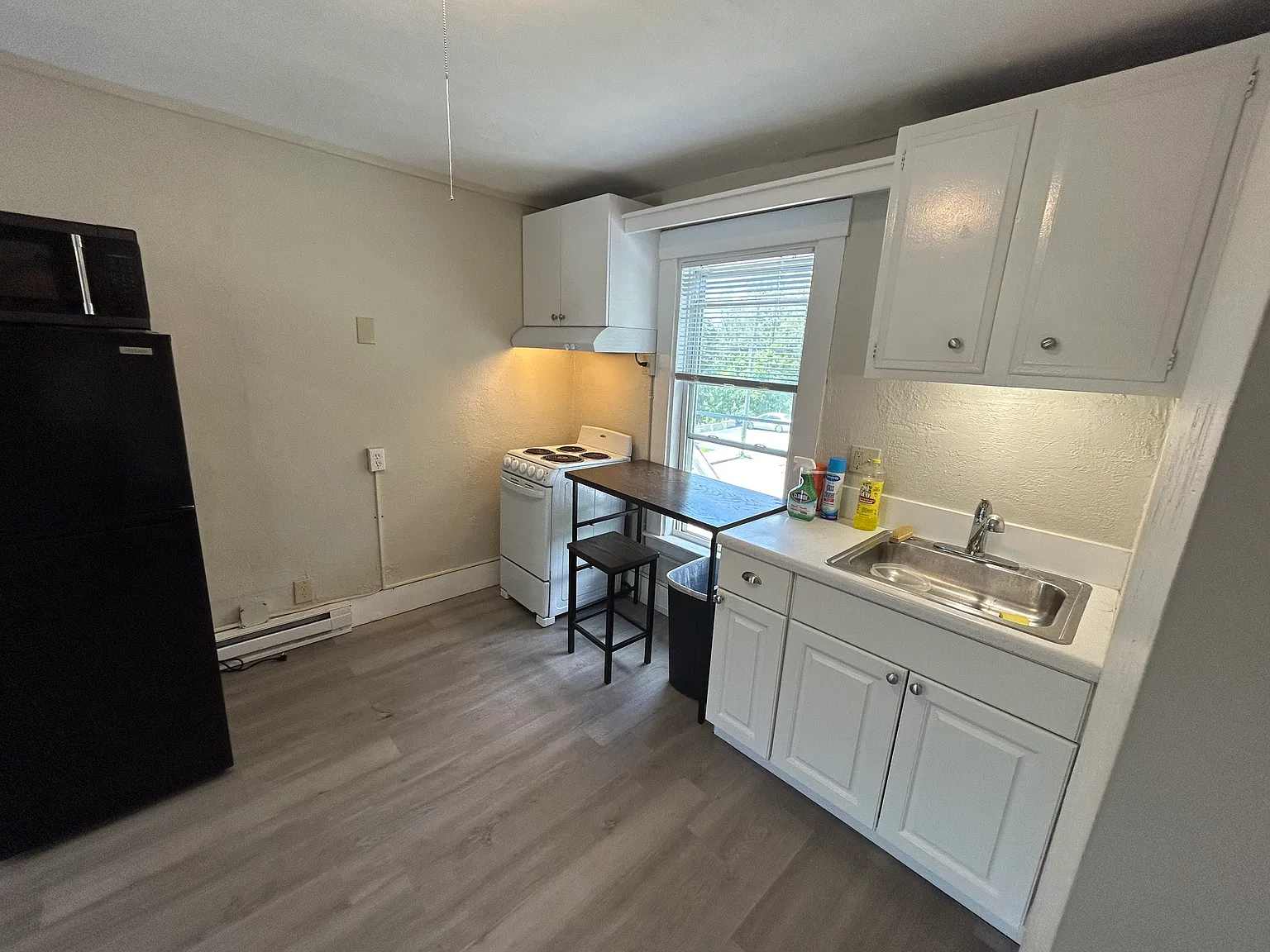 Studio, 300 sqft, $635 — Photo 2