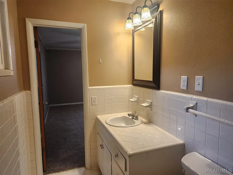 1203 Oates Rd — Photo 40