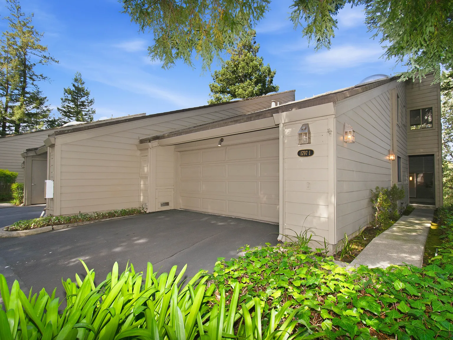 2 bed, 1684 sqft, $3,900 — Photo 2