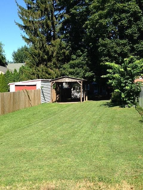 2nd image of 916 Saint Joseph St