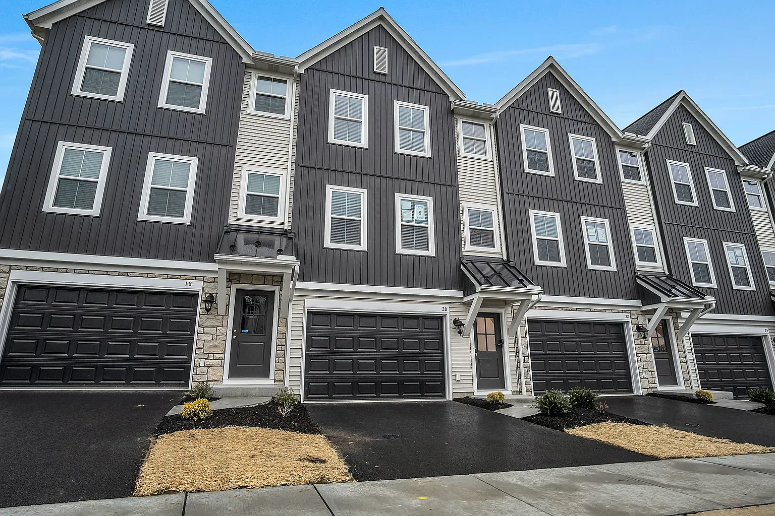 20 Morgan Dr — Photo 1
