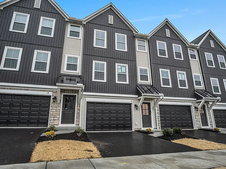 20 Morgan Cir — Photo 1
