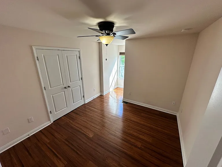 408 Cunningham Ln — Photo 23
