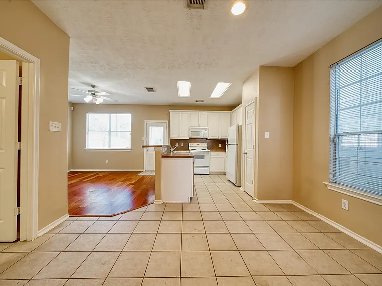 2831 Hackamore Hollow Ln — Photo 8