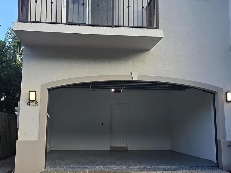 408 SW 9th St — Photo 3