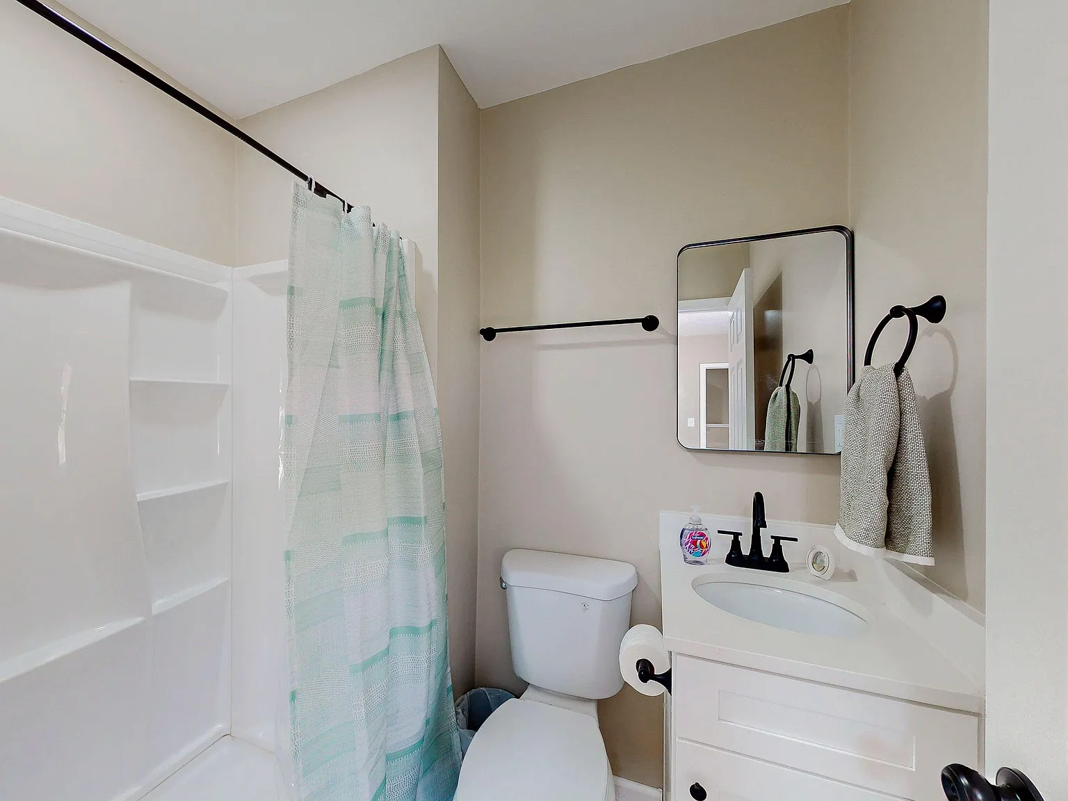 4 bed, 6.0 bath, 3000 sqft, $1,027 — Photo 3