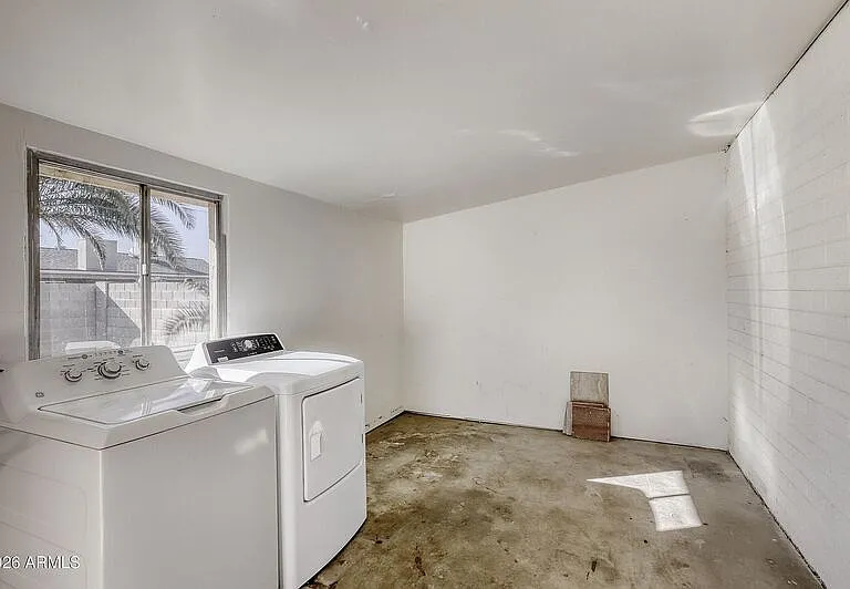 921 E Campus Dr — Photo 22