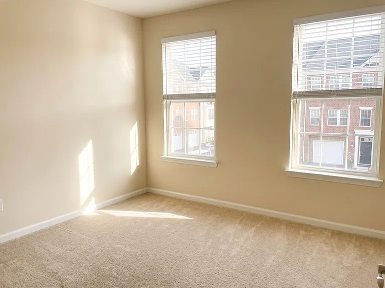 4255 Talmadge Cir — Photo 8