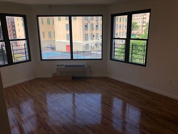 4th image of 1791 Walton Ave