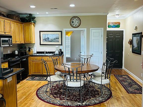5th image of 54 Upper Tanglewood Rd APT 2