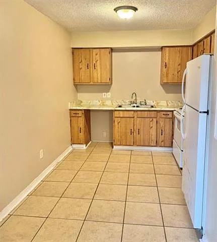 1 bed, 1.0 bath, 700 sqft, $1,050 — Photo 4