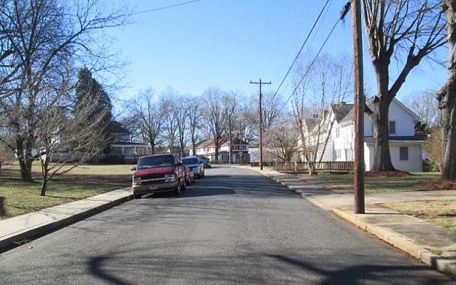 2nd image of 52 Maple St
