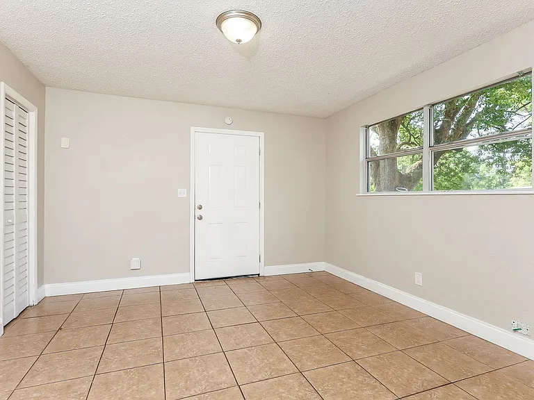 6813 Tinkerbell Ln — Photo 2