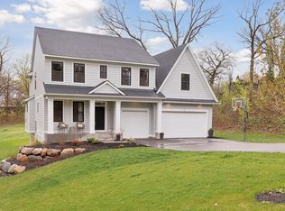 4 Robin Ln, North Oaks, MN 55127