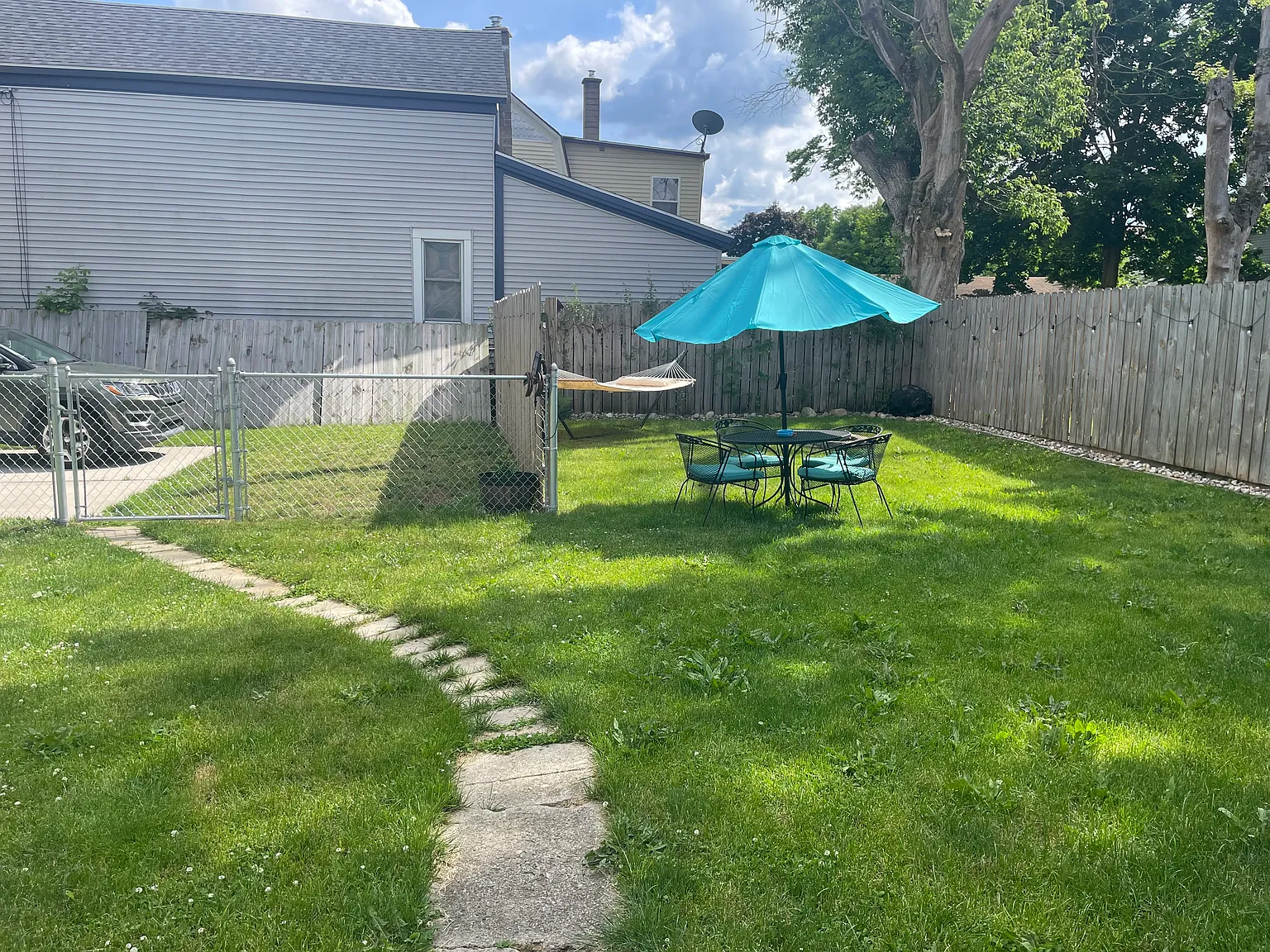 2 bed, 794 sqft, $1,700 — Photo 2