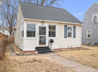 209 S Hazelwood Ave, Davenport, IA 52802