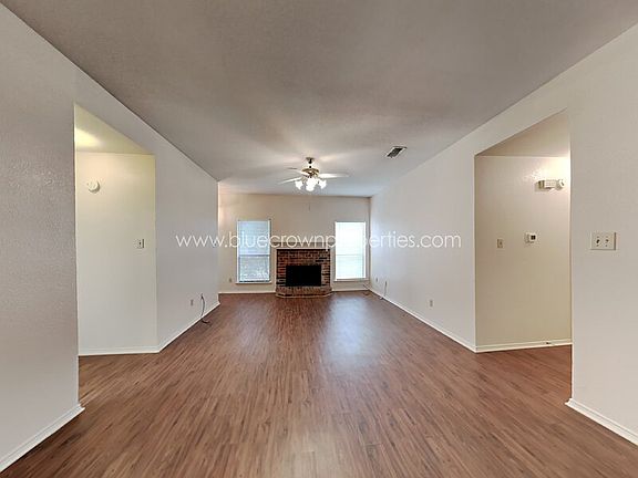 3rd image of 10317 Lone Pine Ln