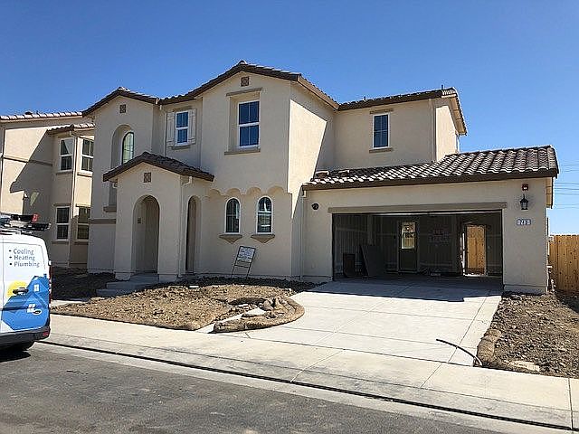 1st image of 743 Iris Dr