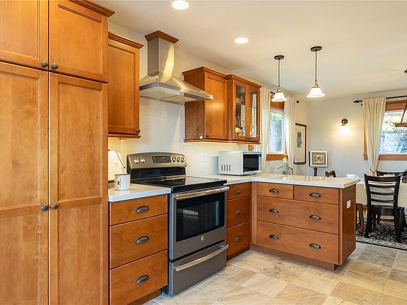 4th image of 395 Chemainus Rd