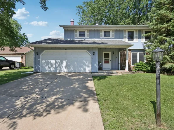 32 Woodridge Ln, Streamwood, IL 60107
