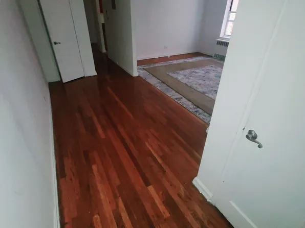 67-12 Yellowstone Boulevard image 4 of 14