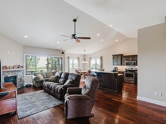 3rd image of 615 Prairie Meadows Dr