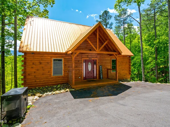 2506 Treehouse Ln, Sevierville, TN 37876