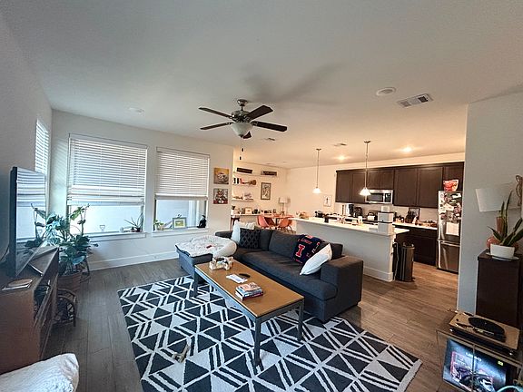 5th image of 608 Parkline Dr
