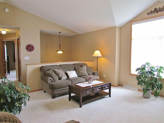3rd image of 325 19th Ave N