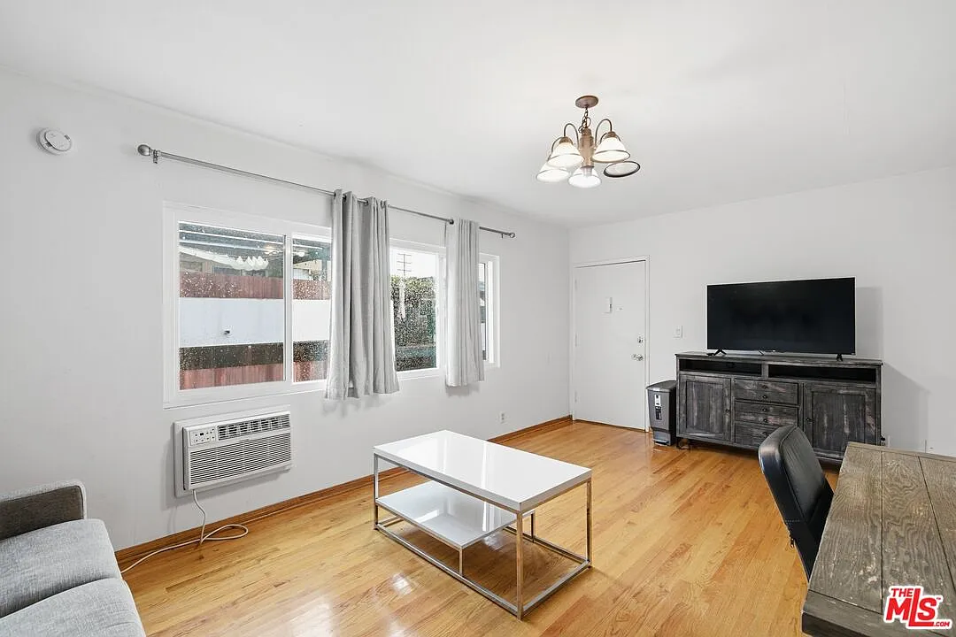 Studio, 1.0 bath, 400 sqft, $1,750 — Photo 3