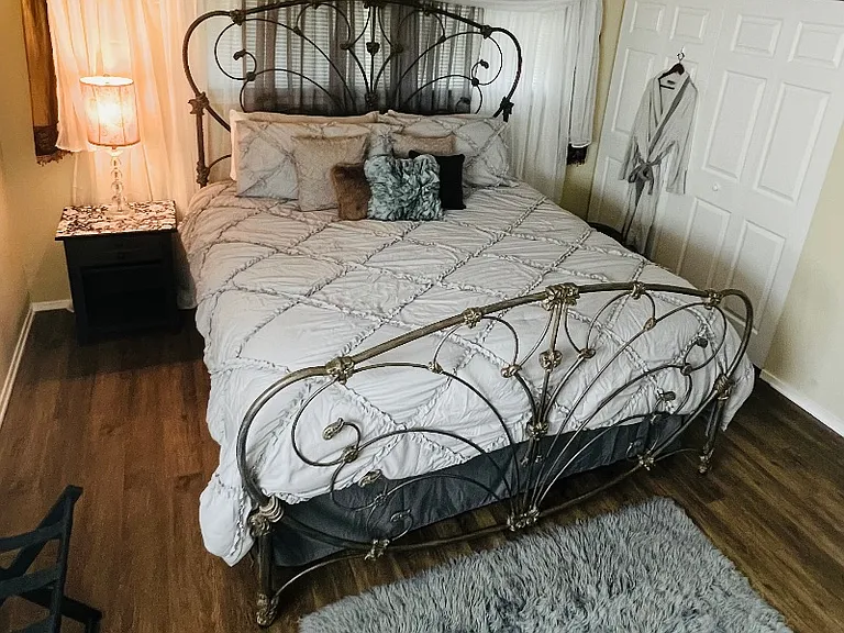 375 Hemingway Dr — Photo 6