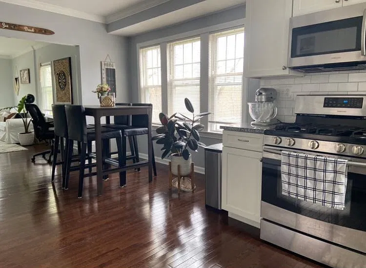 2 bed, 1054 sqft, $2,400 — Photo 4