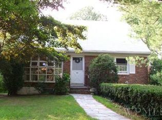 65 Clarence Rd, Scarsdale, NY 10583