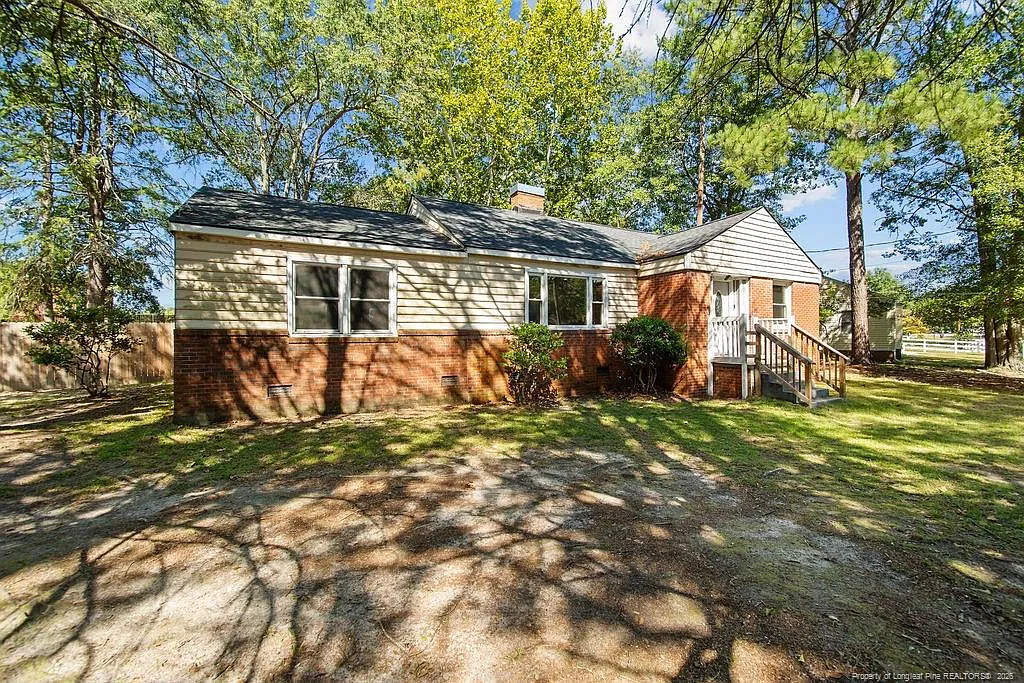 3 bed, 2.0 bath, 1585 sqft, $1,300 — Photo 2